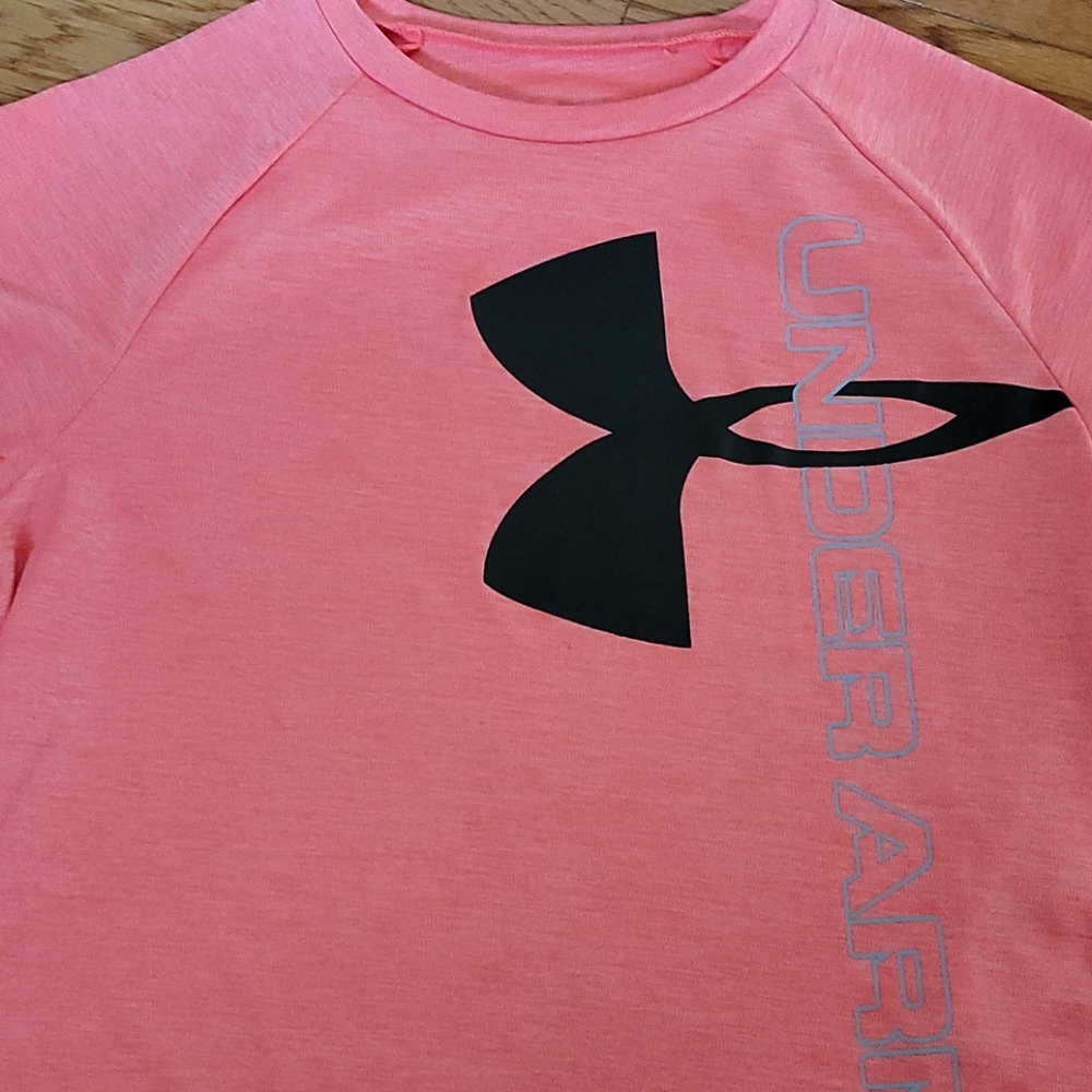 UA 👕 - Picture 1 of 6